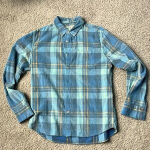 Vintage looking lightweight cord button down
